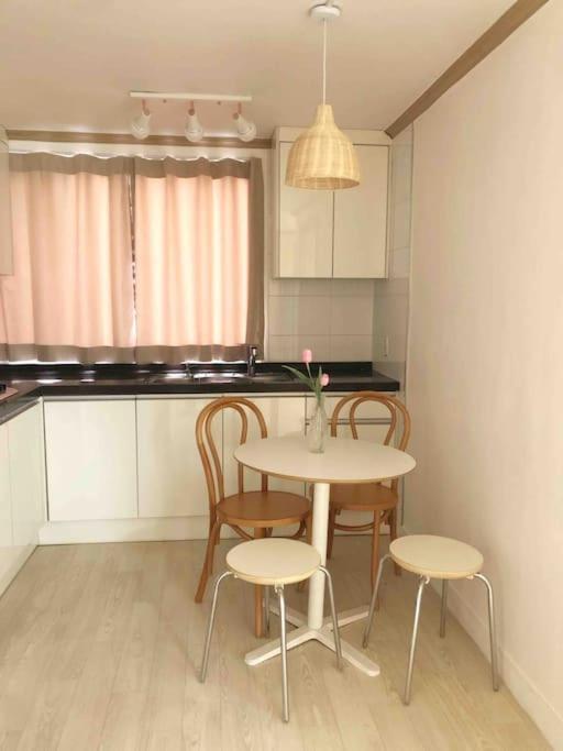 Hongdae Cozy House 2rooms 3beds