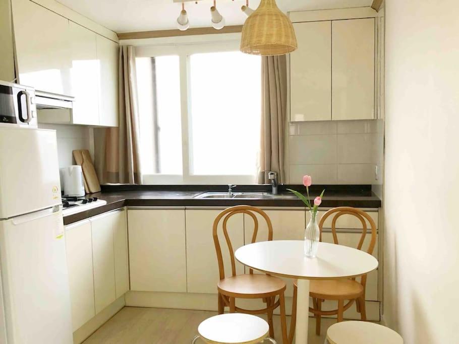 Hongdae Cozy House 2rooms 3beds *
